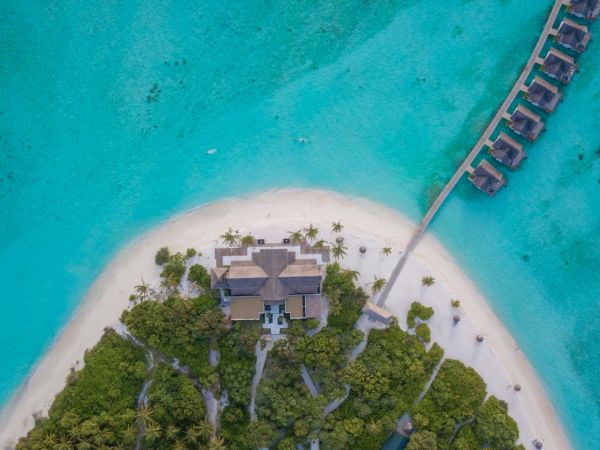 Furaveri Island Resort & Spa