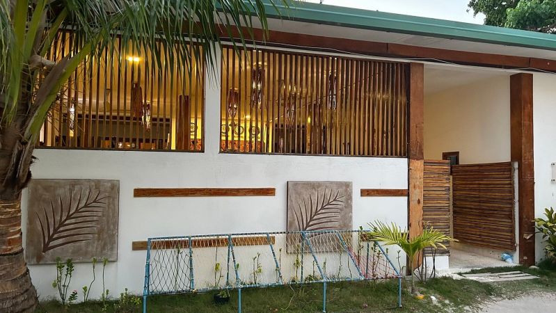 Dhiffushi White Sand Beach Hotel